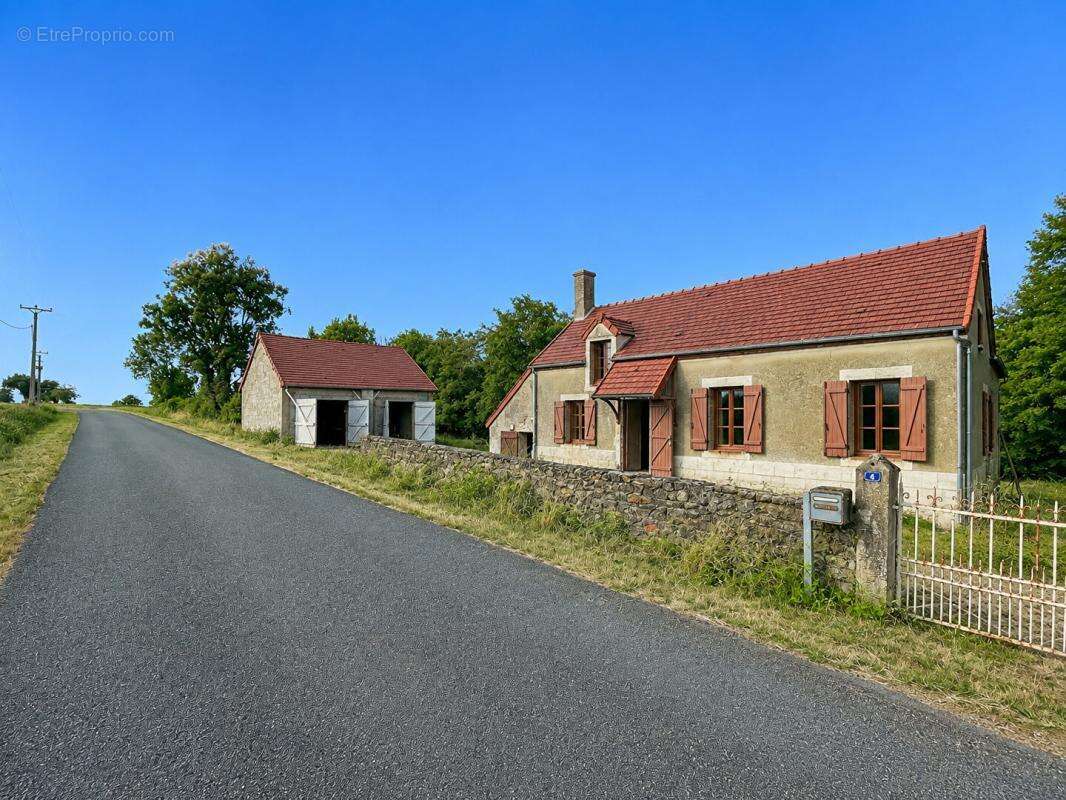 Chateaumeillant  Longère idéale pour vos projets - photo 5
