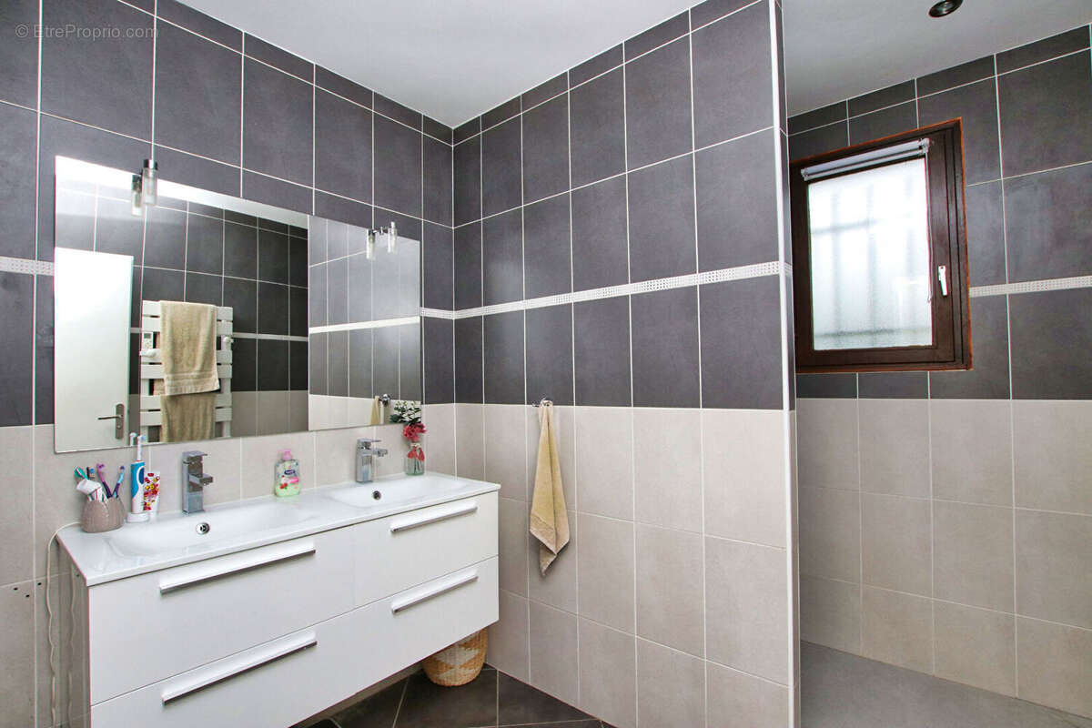 Maison à CHARVIEU-CHAVAGNEUX