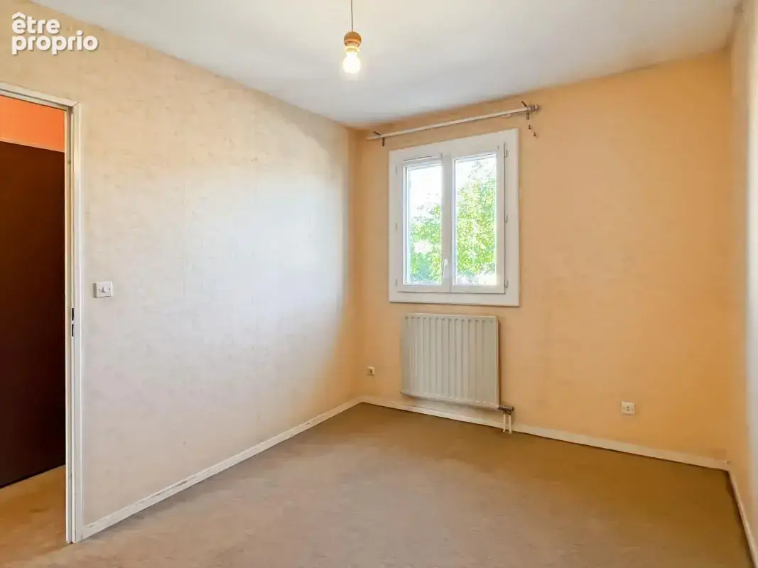 LORIOL - Maison À Vendre - Une maison pleine de potentiel, idéale pour votre projet de vie - photo 4