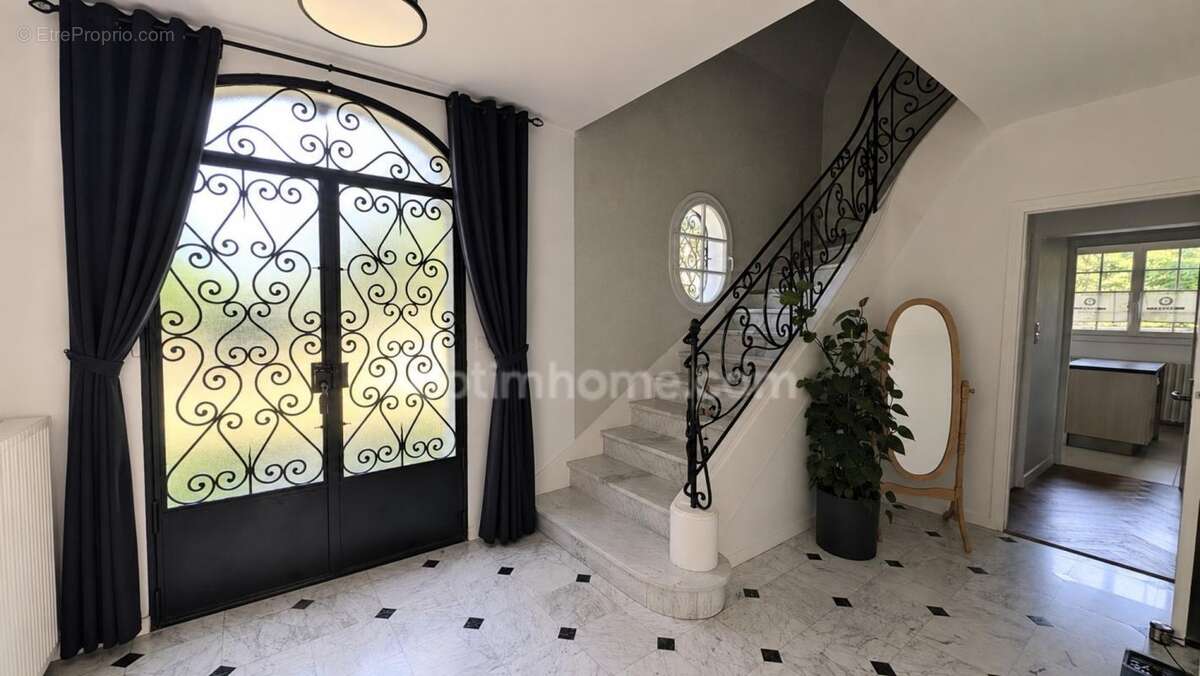 Propriété d'exception CESTAS REJOUIT 235 m2 6 chambres garage et piscine - photo 3