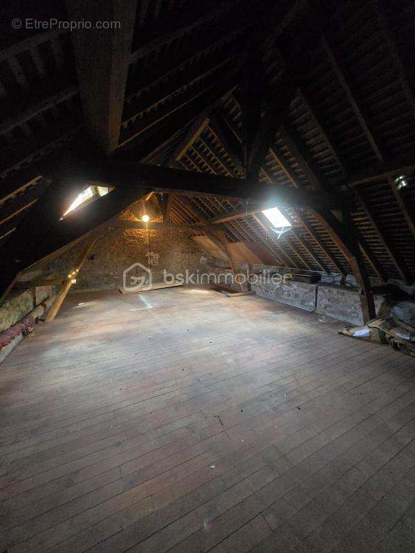 Maison à LA BAZOGE-MONTPINCON