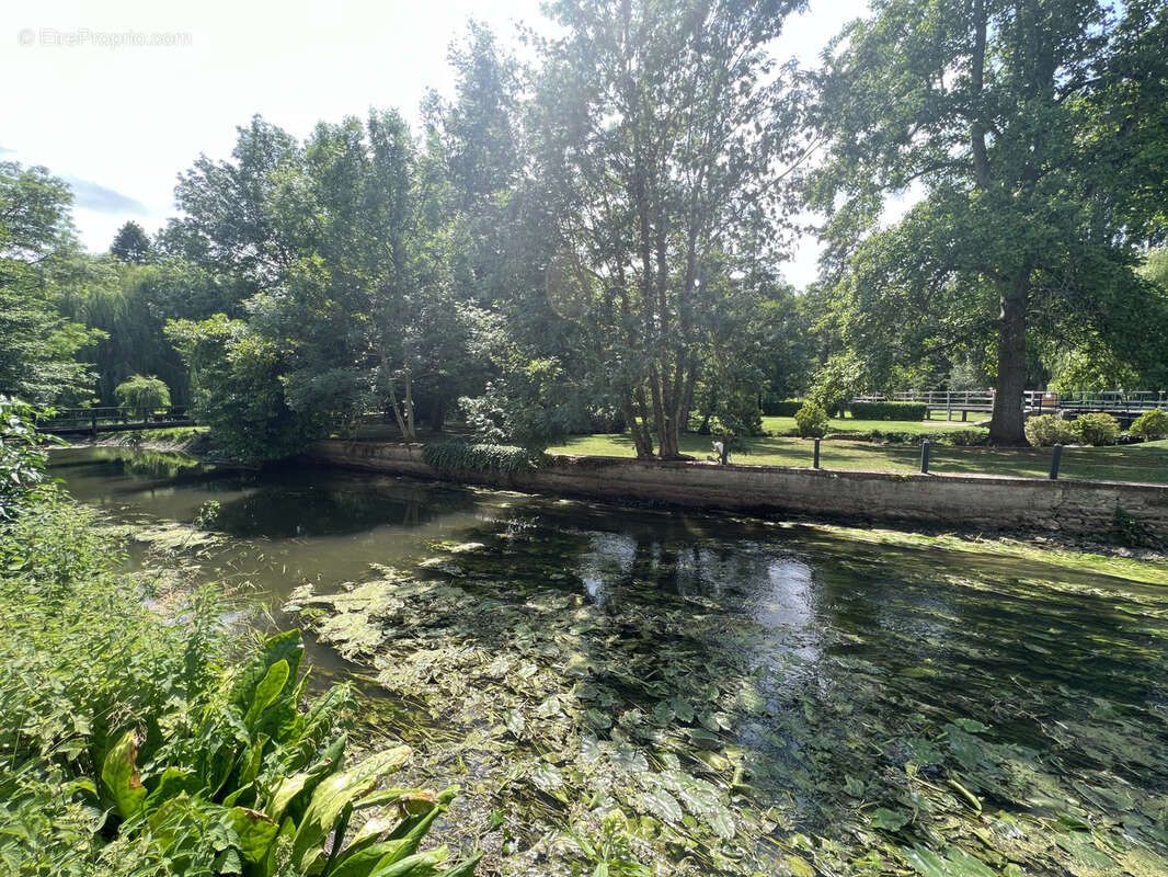 Appartement à CHERISY