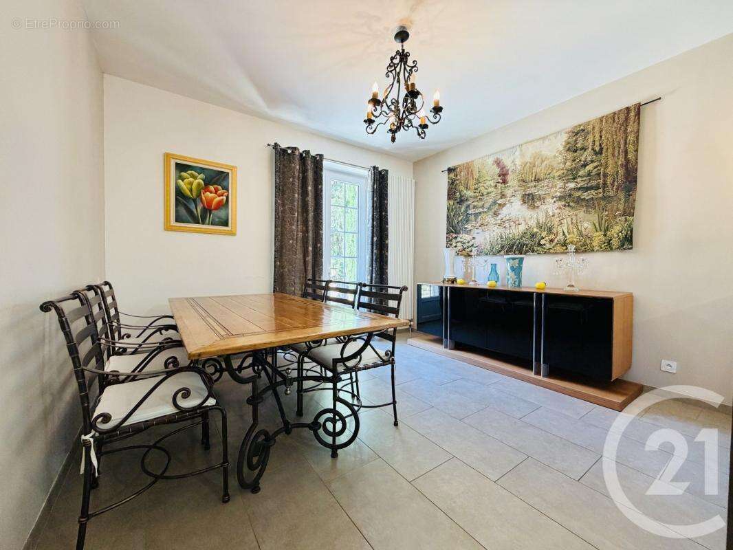 Maison 189 m² à Saint-Priest-Taurion  - photo 7