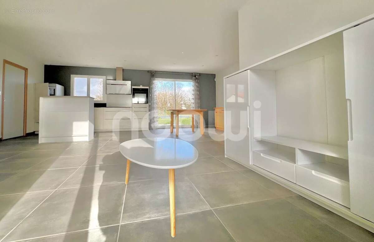 Maison à AIGUEPERSE