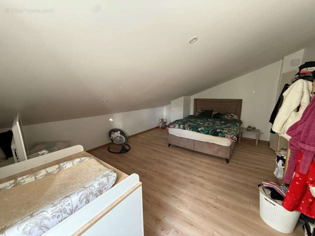 Maison à SAINT-YZAN-DE-SOUDIAC