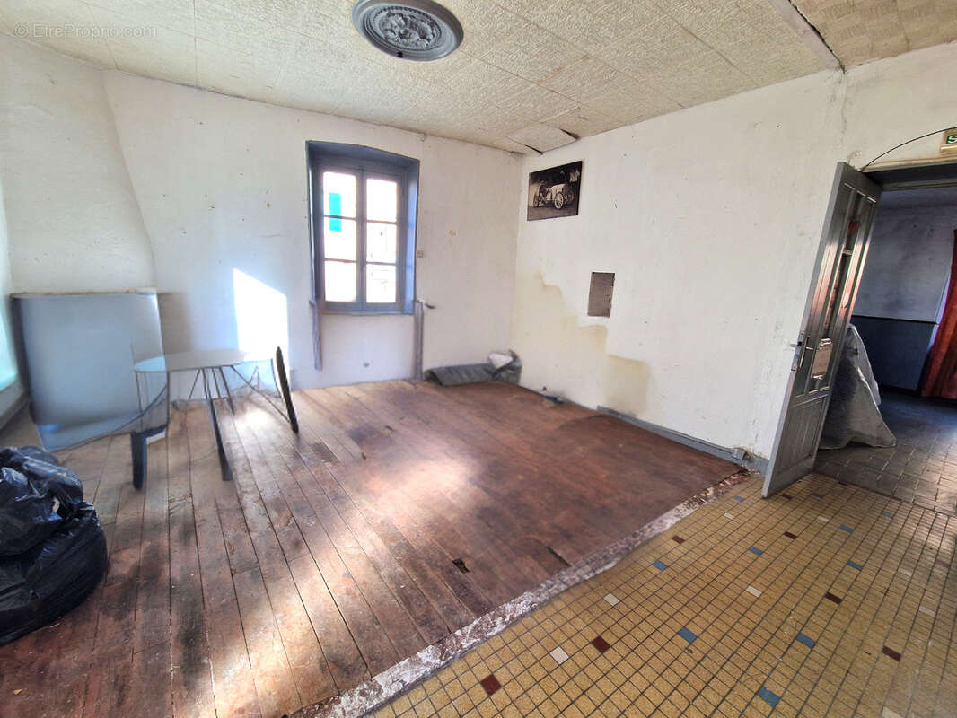 A VENDRE Ancien hôtel à fort potentiel   Emplacement stratégique RN102 - photo 5