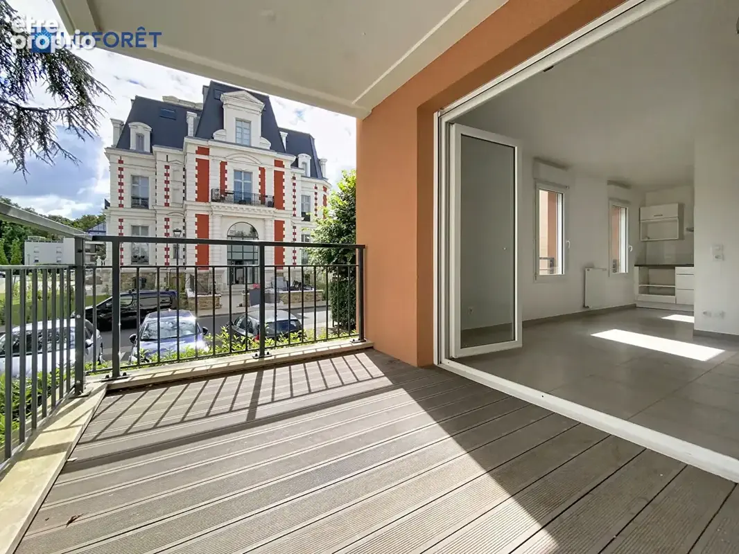 Emerainville : Appartement T2 avec terrasse, vue parc et château ? Cadre d'exception - photo 2