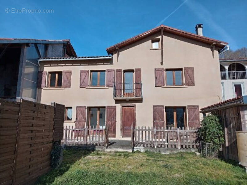 Maison à PRAT-BONREPAUX