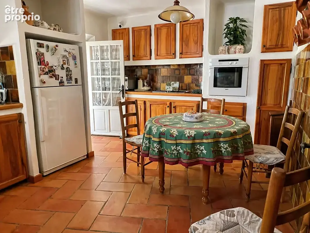 Maison de 246 m² avec sous-sol de 100 m², 3 garages fermés, piscine, sur 1849 m² de terrain en vente à Allauch - photo 9