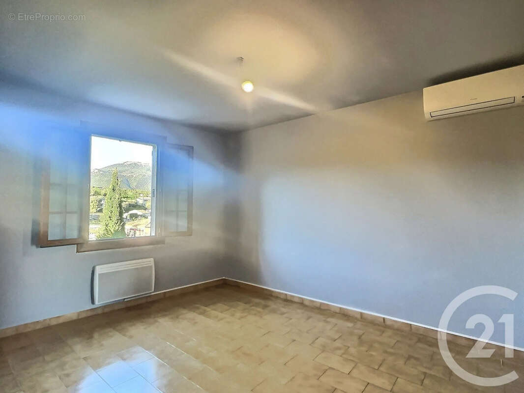 Maison 194 m² à Le Rouret  - photo 11