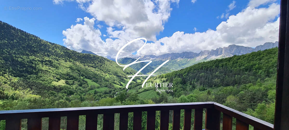 Appartement à CHATEAU-BERNARD