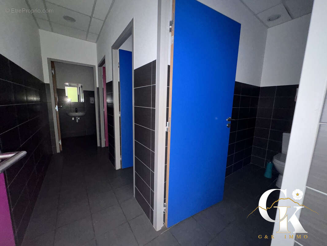 Commerce à SAINT-ETIENNE-DE-CROSSEY