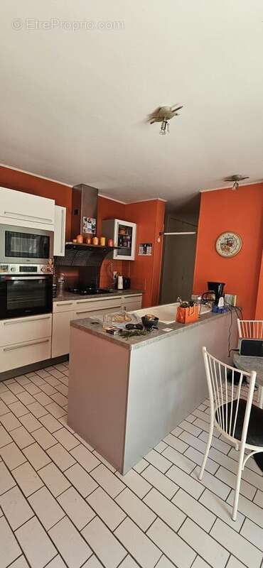 Maison à SAINT-CLEMENT-DE-RIVIERE