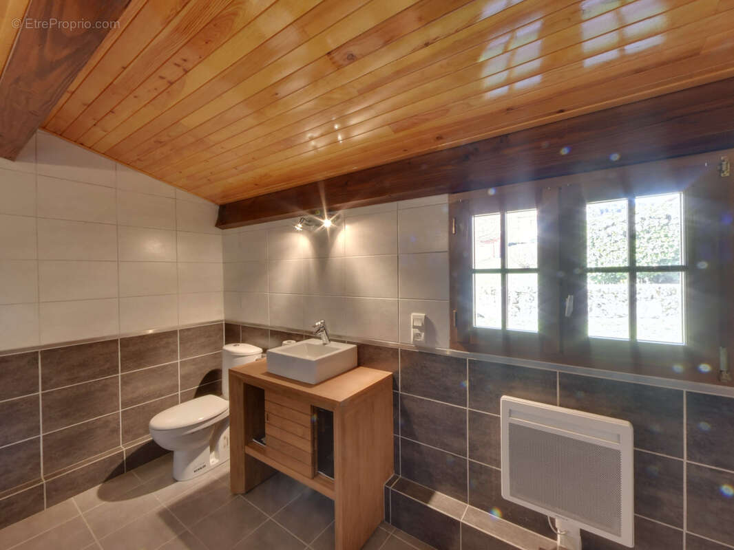 Maison à SAINT-BARTHELEMY-LE-MEIL