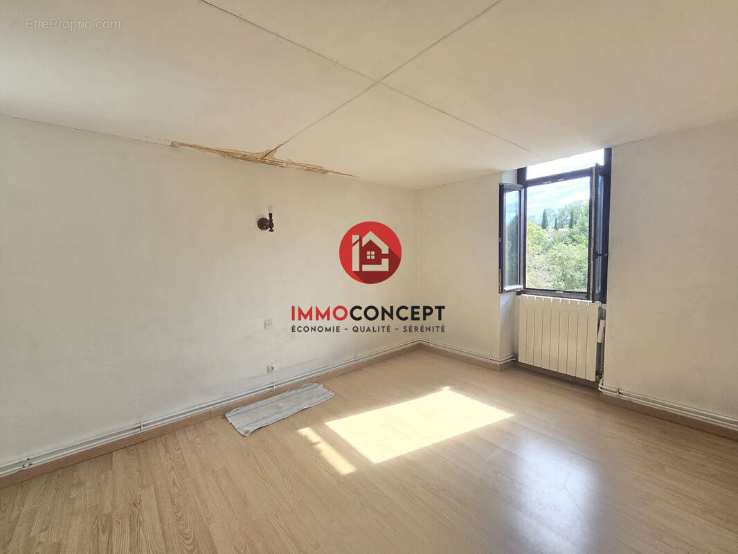 Maison à SAINT-MARCEL-DE-CAREIRET