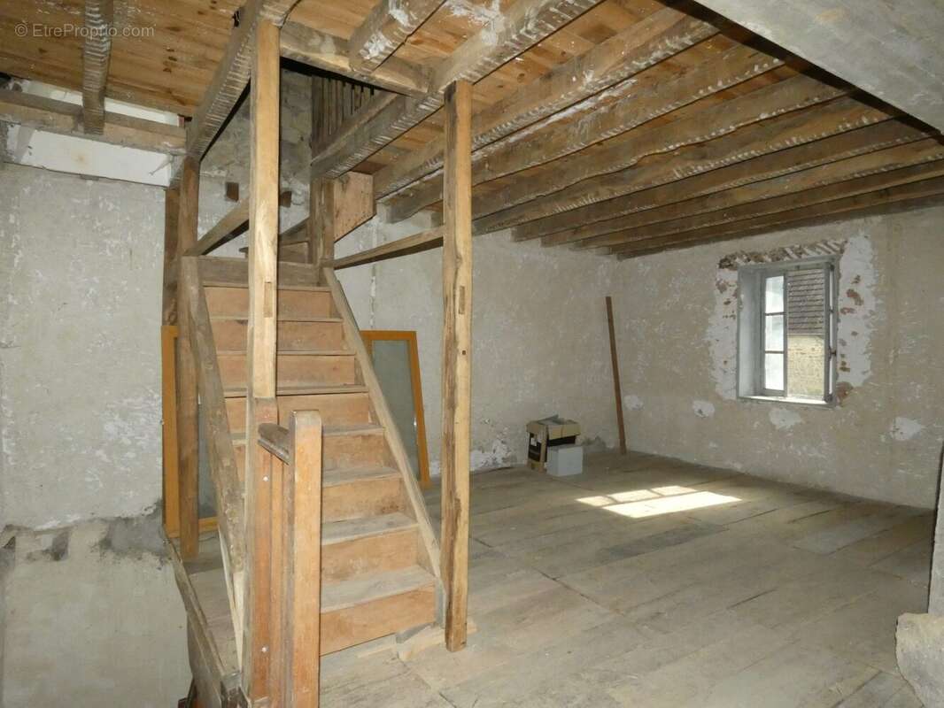 Maison à SAINT-MEDARD-LA-ROCHETTE