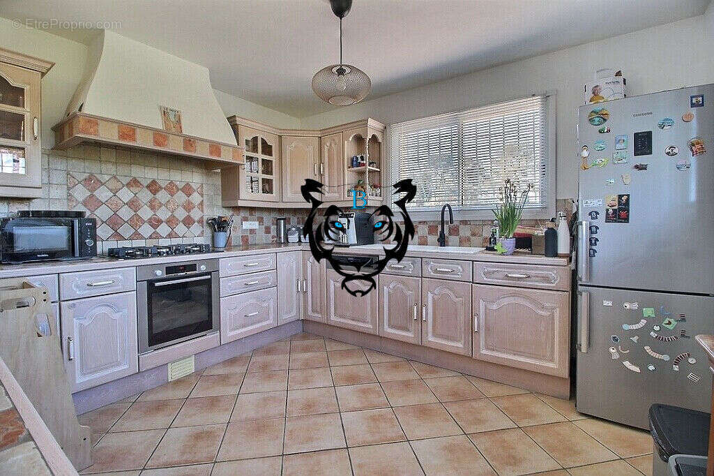 Maison à LE MUY