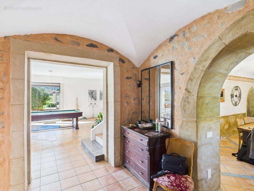 Maison à ALBA-LA-ROMAINE