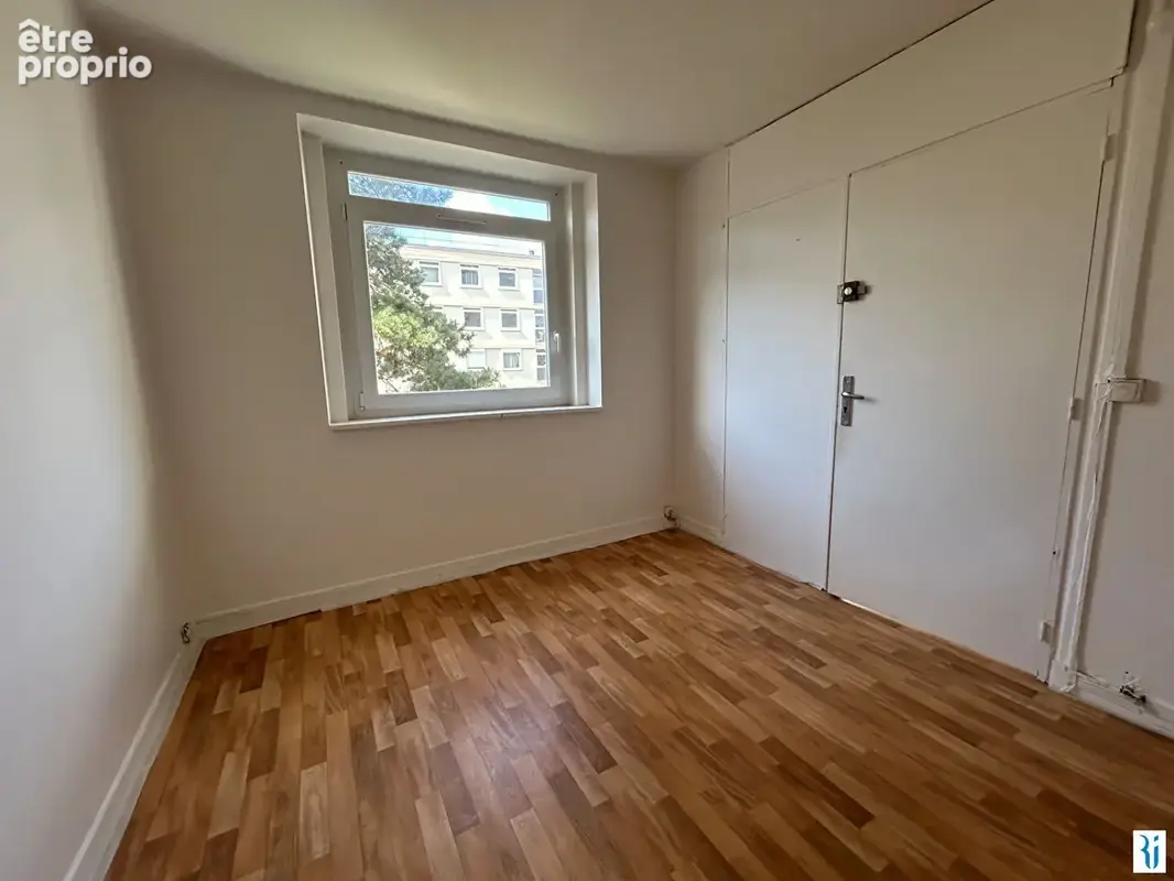 A vendre appartement F4 MONT SAINT AIGNAN avec balcon et cave - photo 5