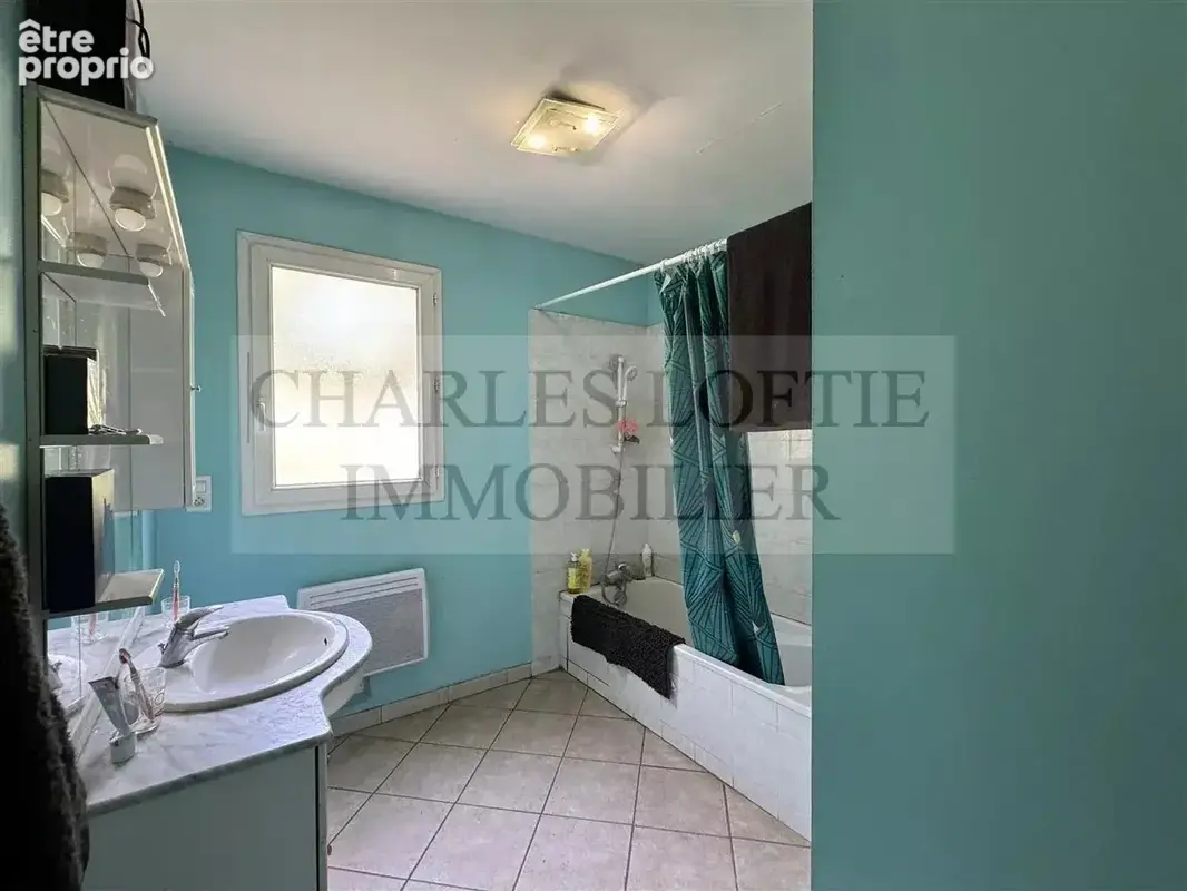 Maison familiale avec garage attenant, sur terrain de plus de 4900 m² - photo 9