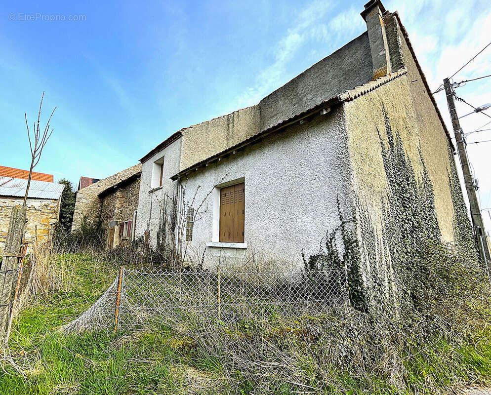 Maison à CHARBONNIERES-LES-VIEILLES