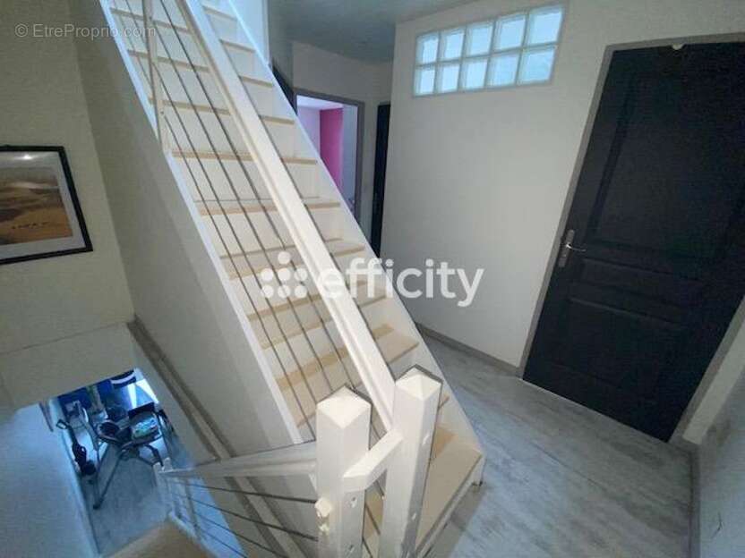 Maison à SAINT-JUST-MALMONT