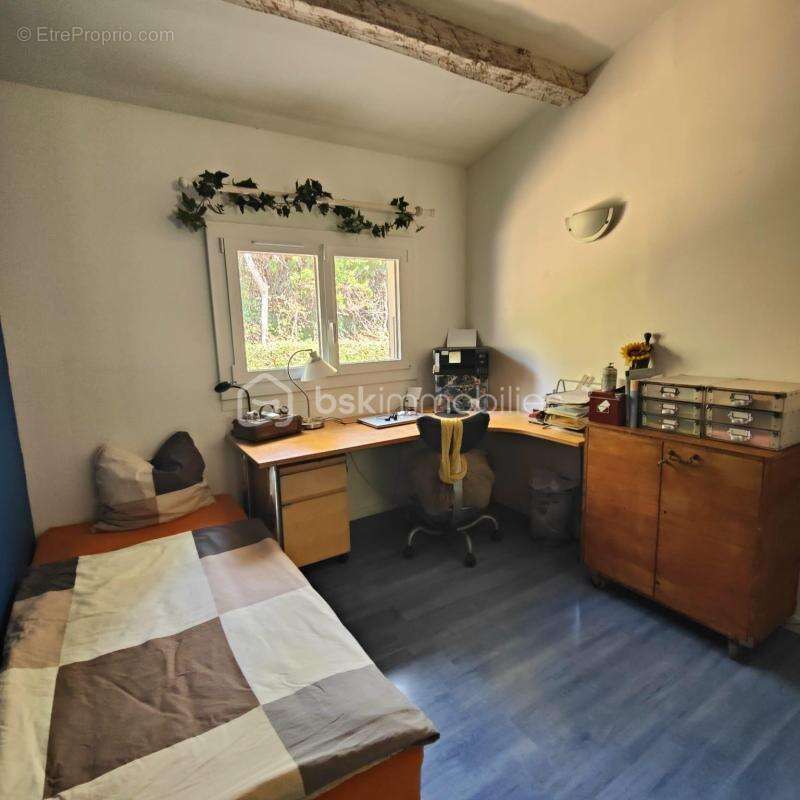 Maison plain-pied de 106m² sur 780m² de terrain avec 3 chambres, garage et piscine - photo 23