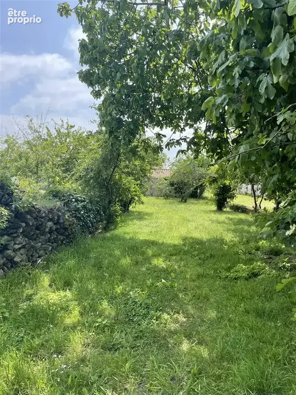 Sous compromis - exclusivite - a 300 m de la plage de la cantine et a 500 m du bourg - photo 2