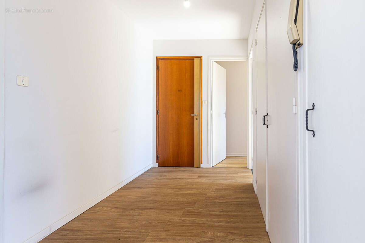 Laforet immobilier - exclusivite - "aubepine" - annecy - cran-gevrier - appartement traversant t4 de  81.79m2 - balcon - loggia  - photo 11