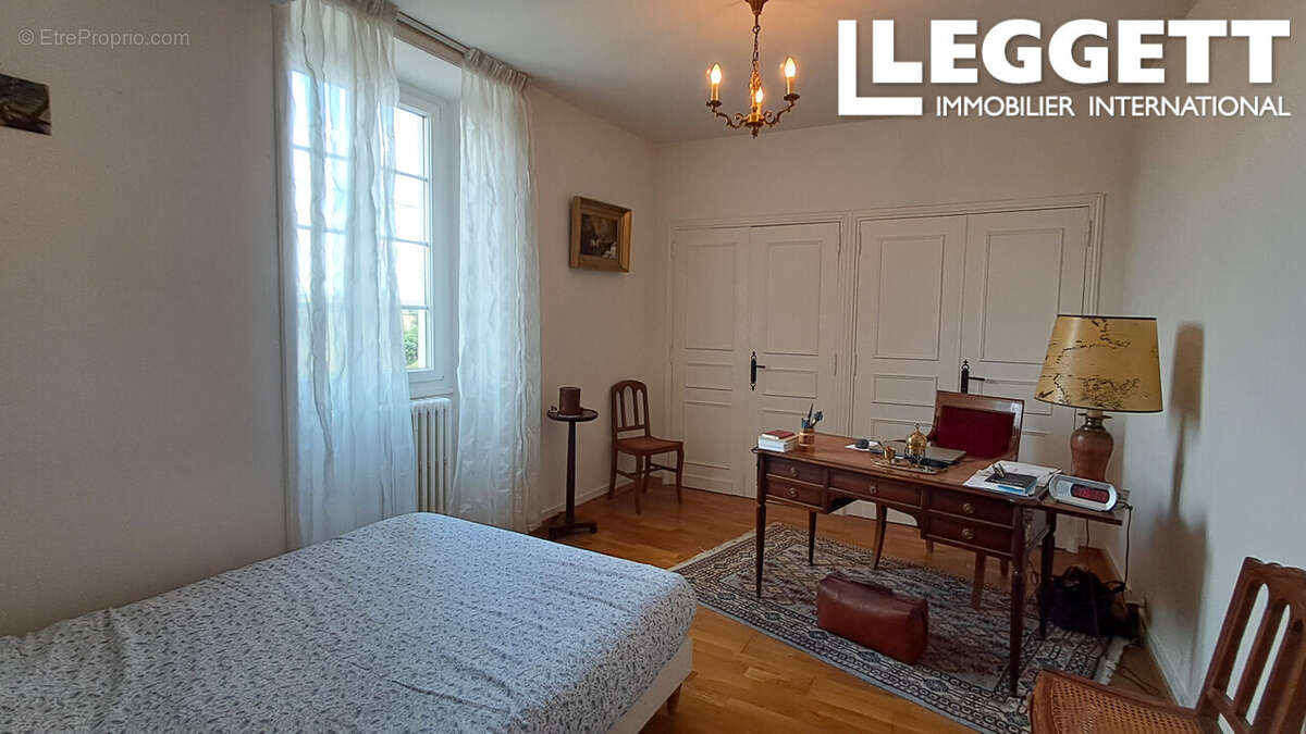 Maison à LA TOUR-BLANCHE