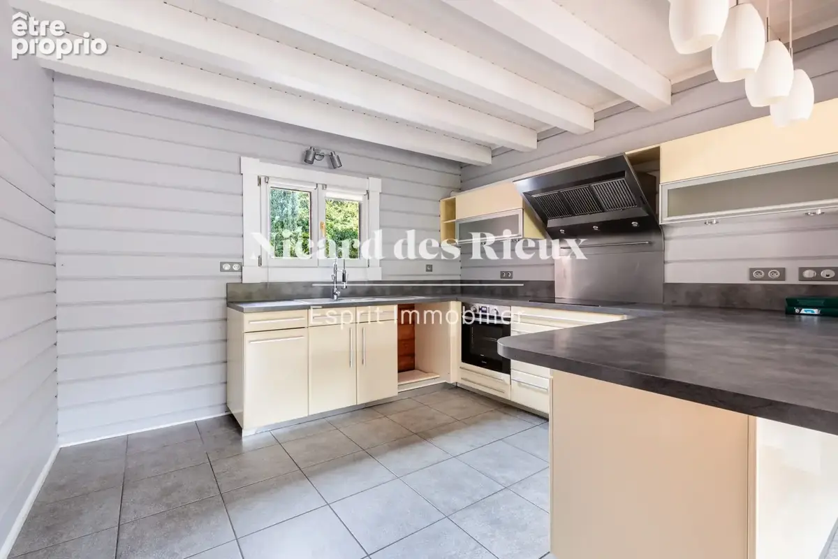 Maison 7 pièces 253 m² à vendre à Verneuil-Sur-Vienne (87430) - photo 2
