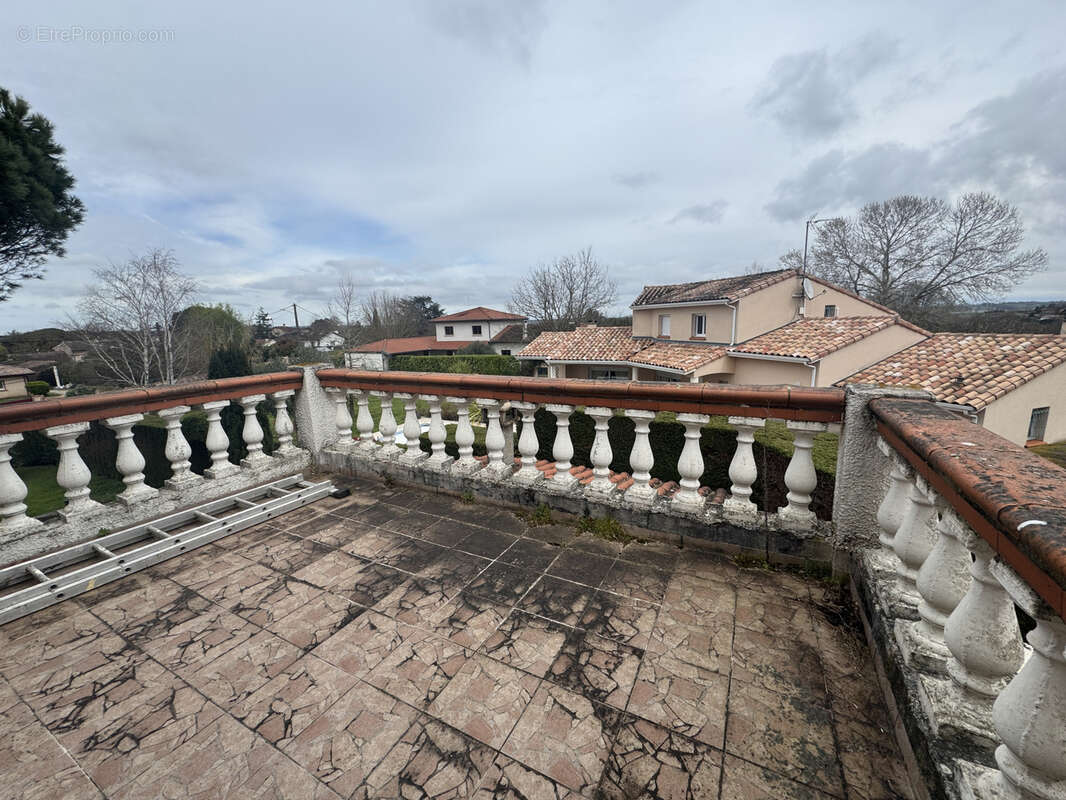 Maison à LAPEYROUSE-FOSSAT