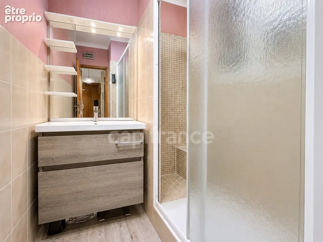 Maison plain pied de 80 m² avec 4 pièces, piscine avec jacuzzi et panneaux solaires à Vergèze - photo 8