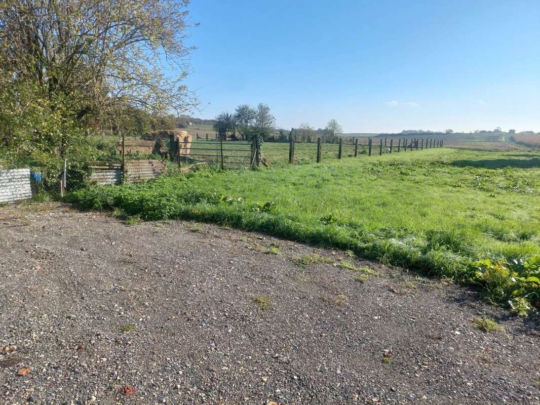 Terrain à CANNY-SUR-MATZ