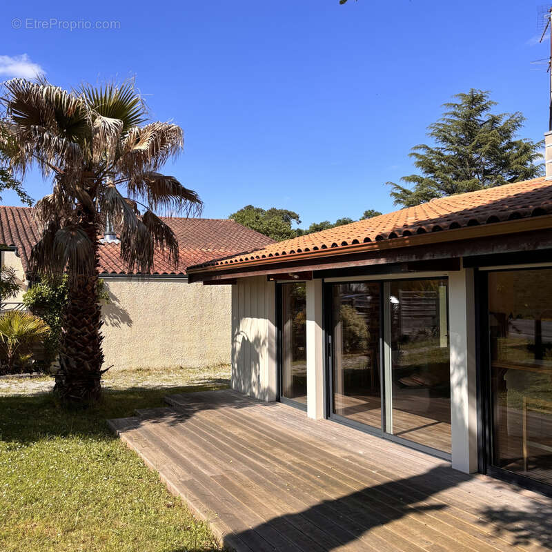 Maison à VILLENAVE-D'ORNON