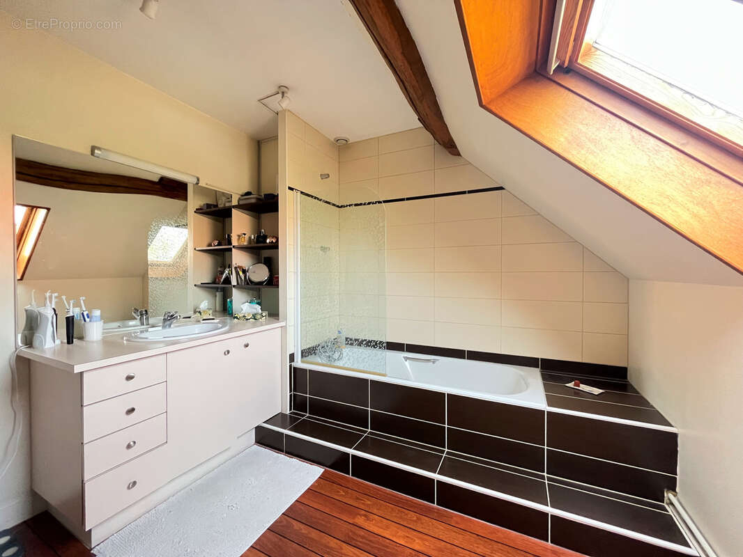 Maison à TREMBLAY-LES-VILLAGES