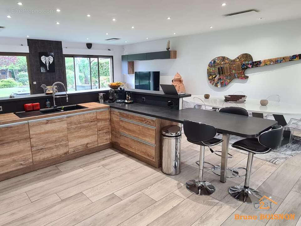 Maison à SAINT-CYR-SUR-LOIRE