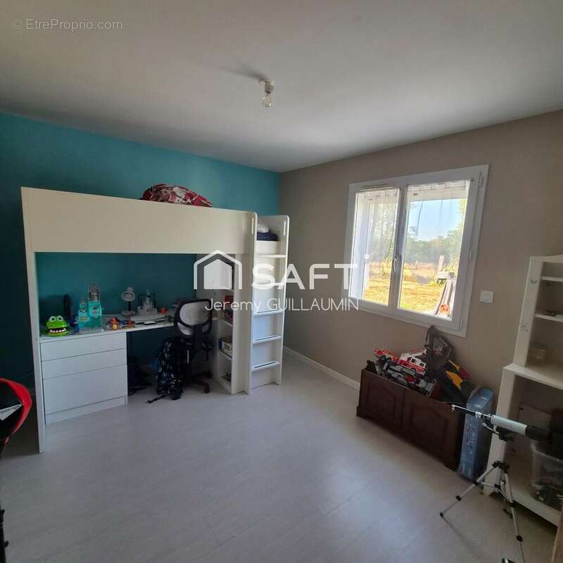 Maison 138 m² à Saint-Christophe  - photo 8