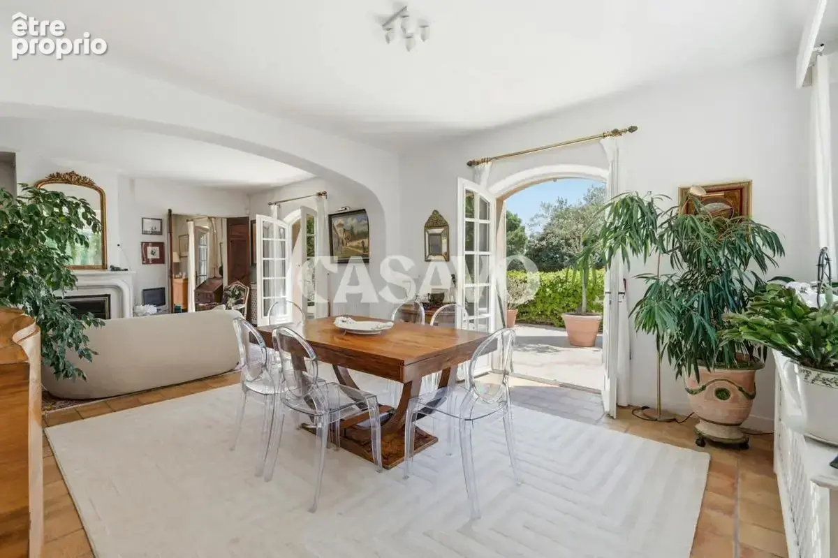 Vente Villa 8 pièces de 272m² - 13100 Saint-Marc-Jaumegarde - photo 13