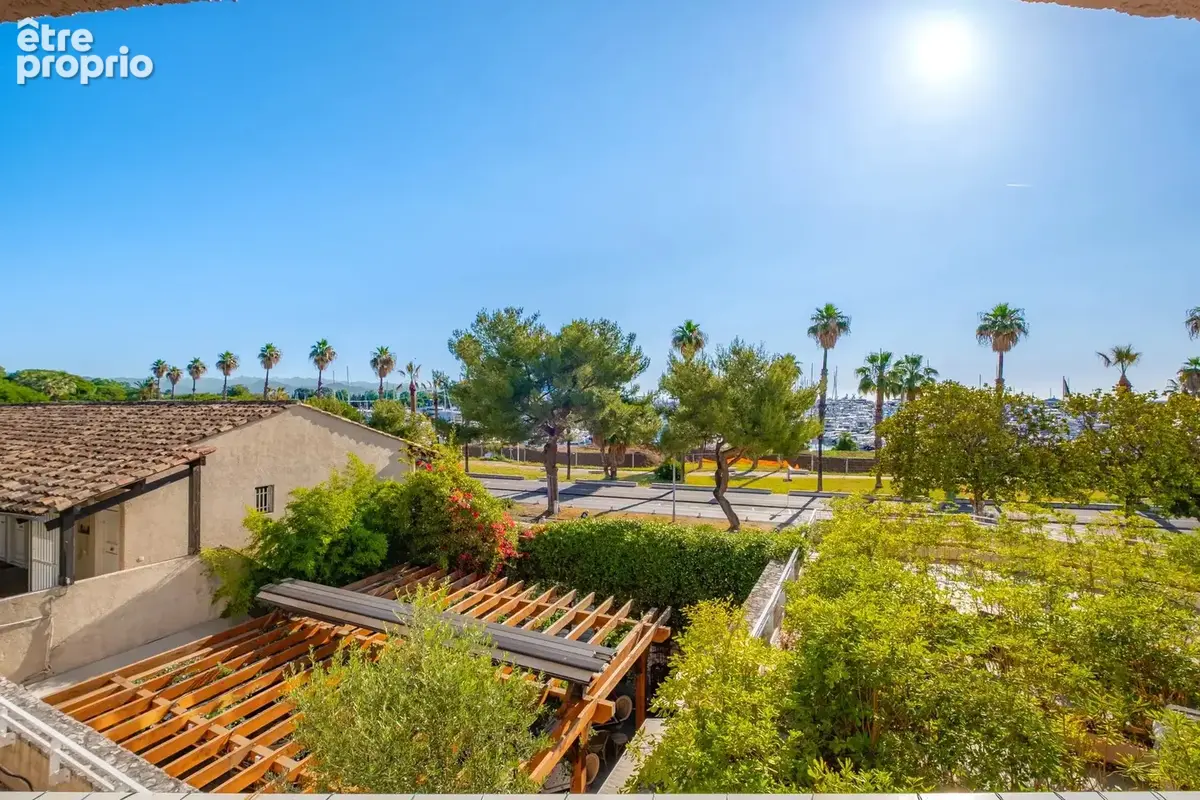 Antibes – port vauban – 3/4 pièces de 90 m² avec terrasse, garage et cave - photo 5