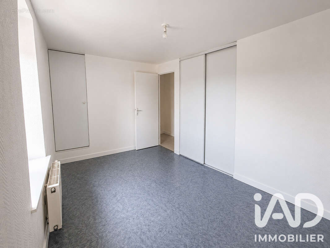 Maison 109 m² à Guipel  - photo 8