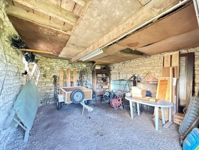 Parking à SAINT-SAUVEUR