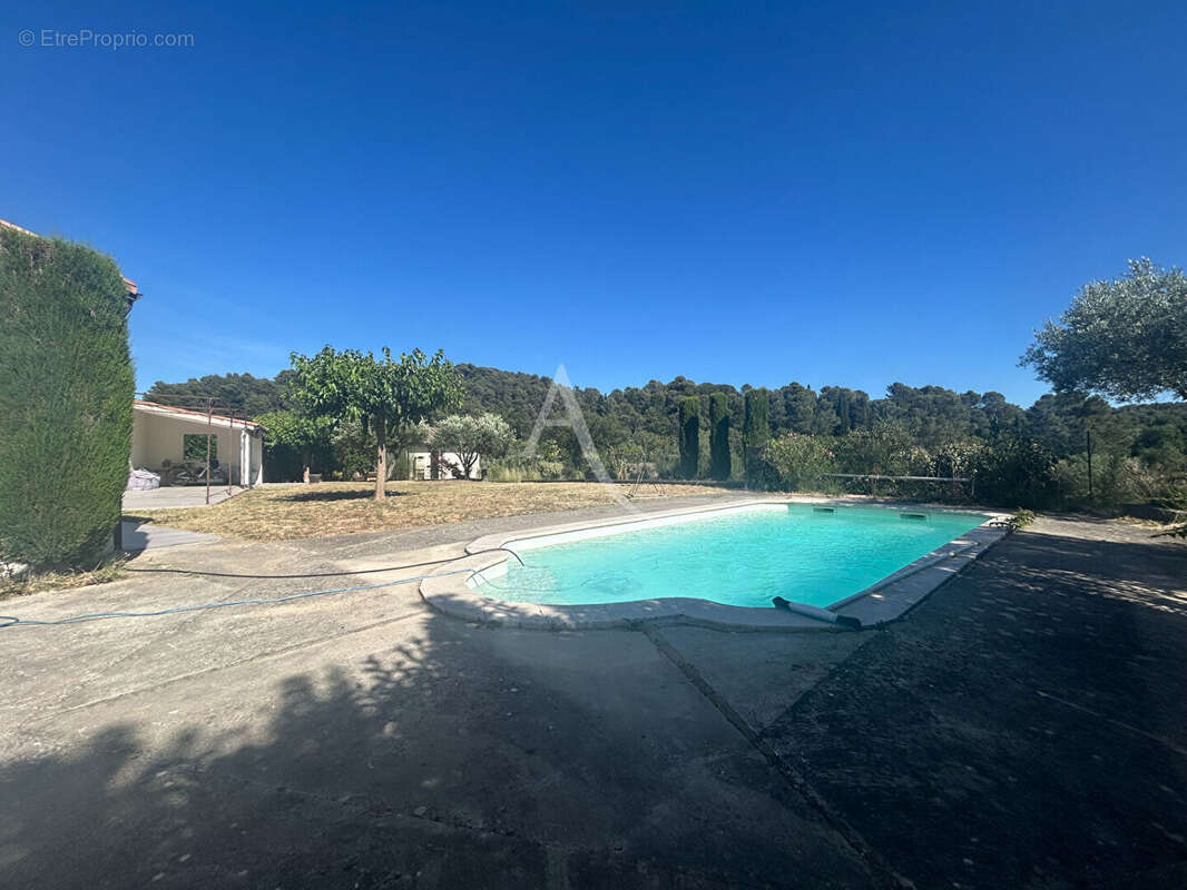 Superbe villa de plain-pied avec piscine et vue dégagée sur la pinède - photo 2