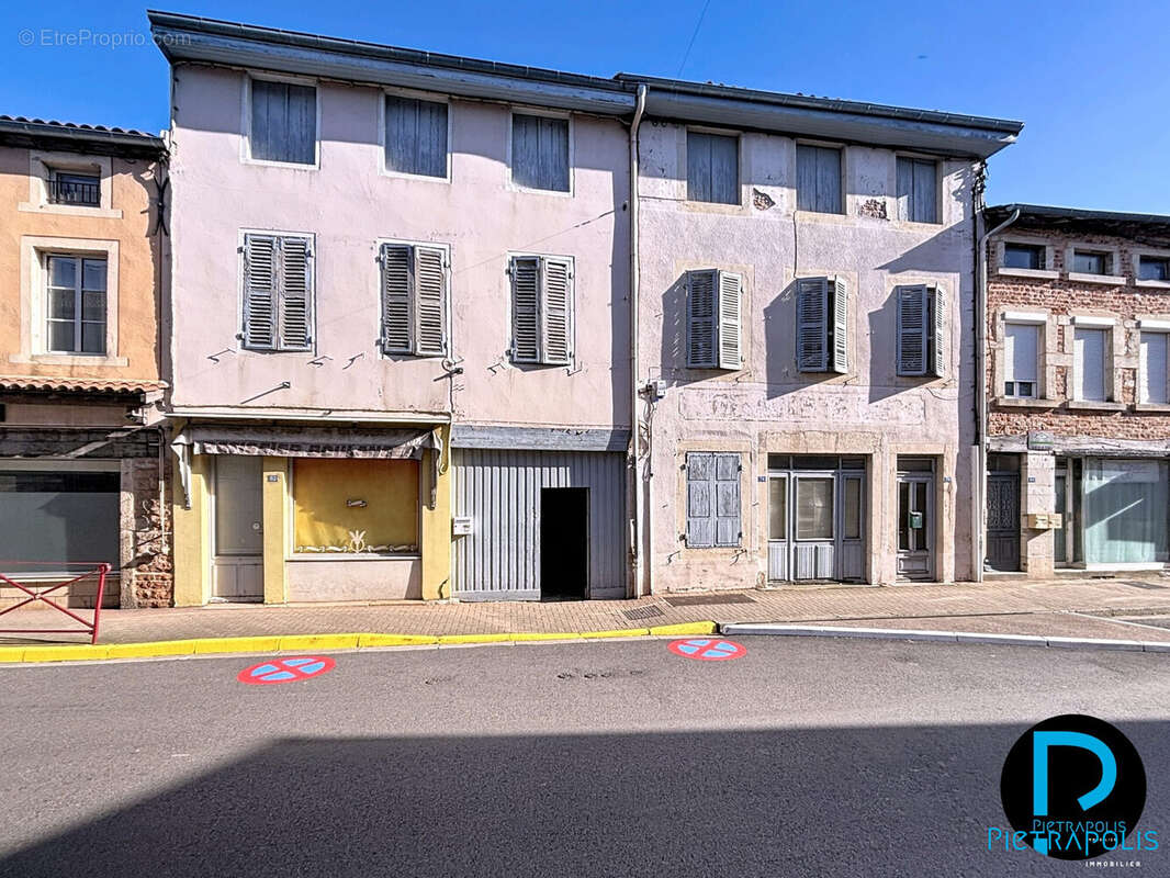 Appartement à BAGE-LE-CHATEL