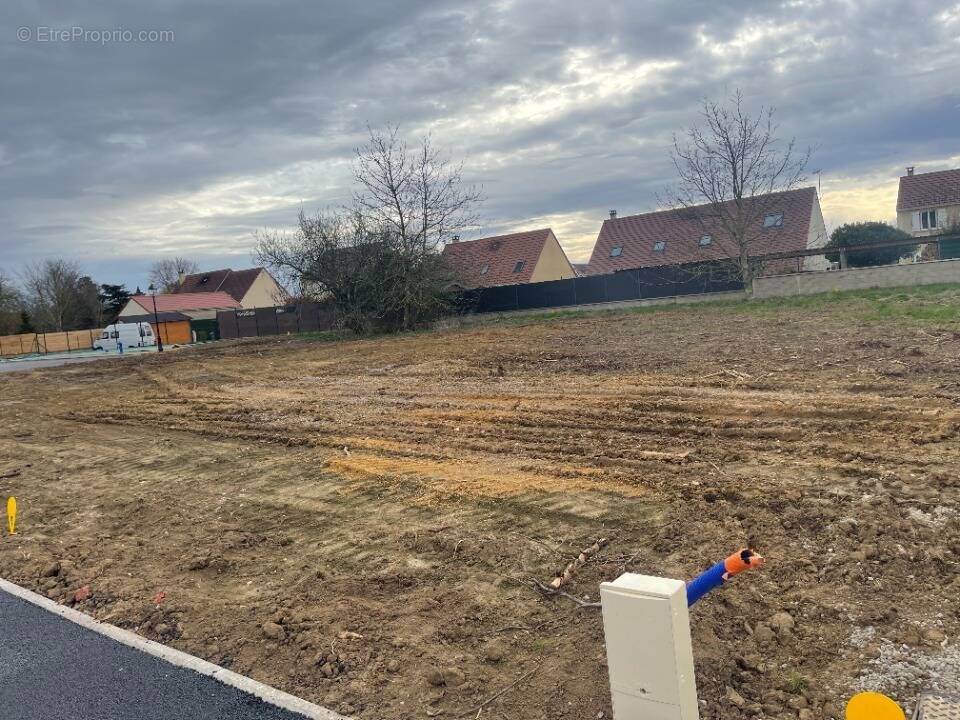 Terrain à NANTEUIL-LES-MEAUX
