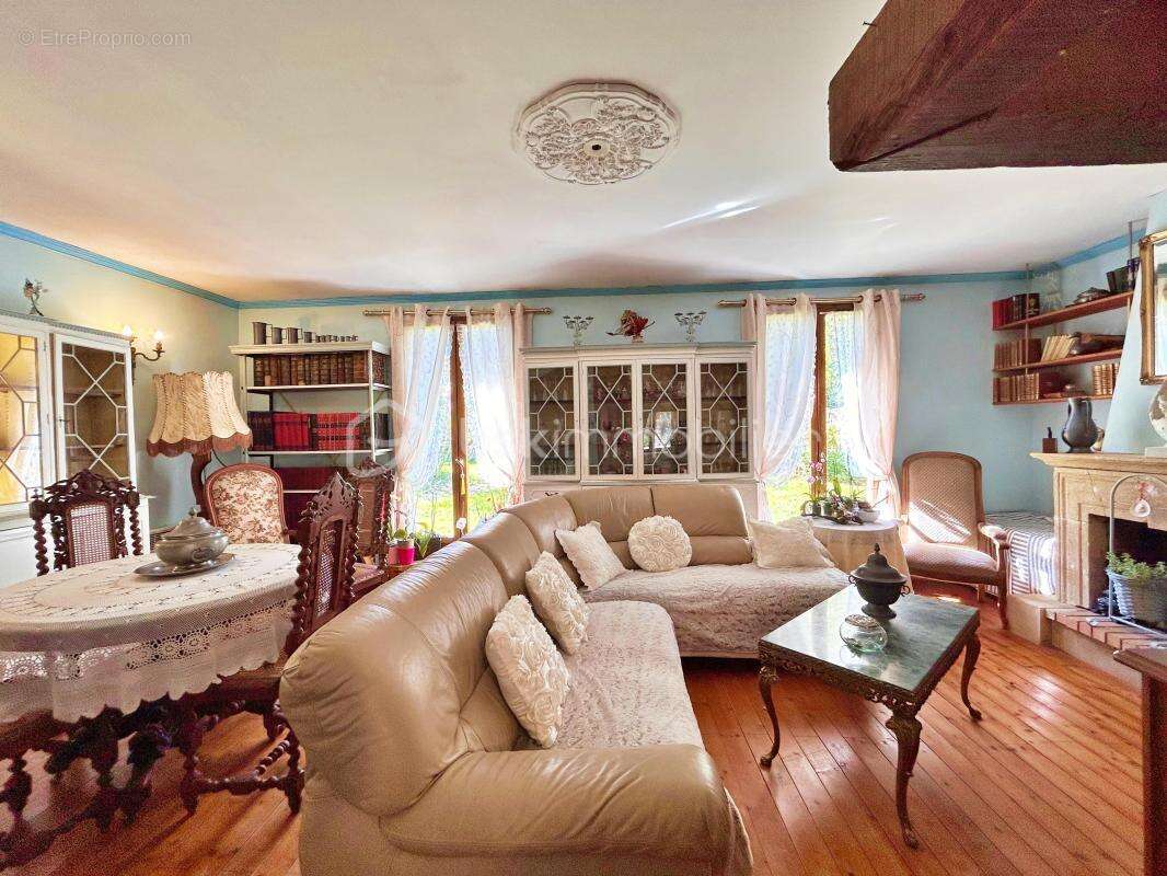 Maison à LES MESNULS