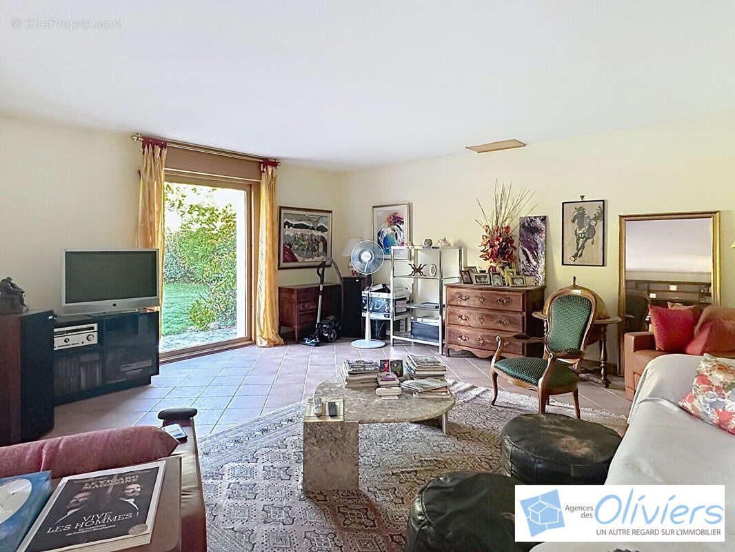 Maison à LA CELLE-LES-BORDES