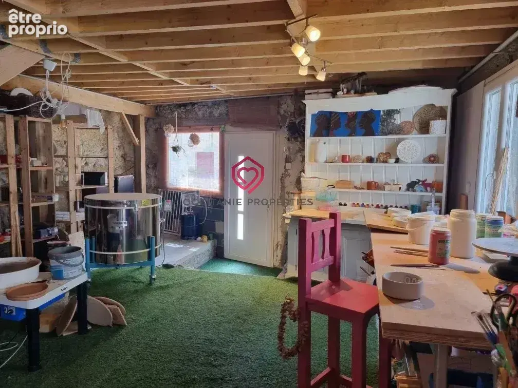 Maison urbaine spacieuse rénovée écologiquement avec dépendance et jardin - photo 19