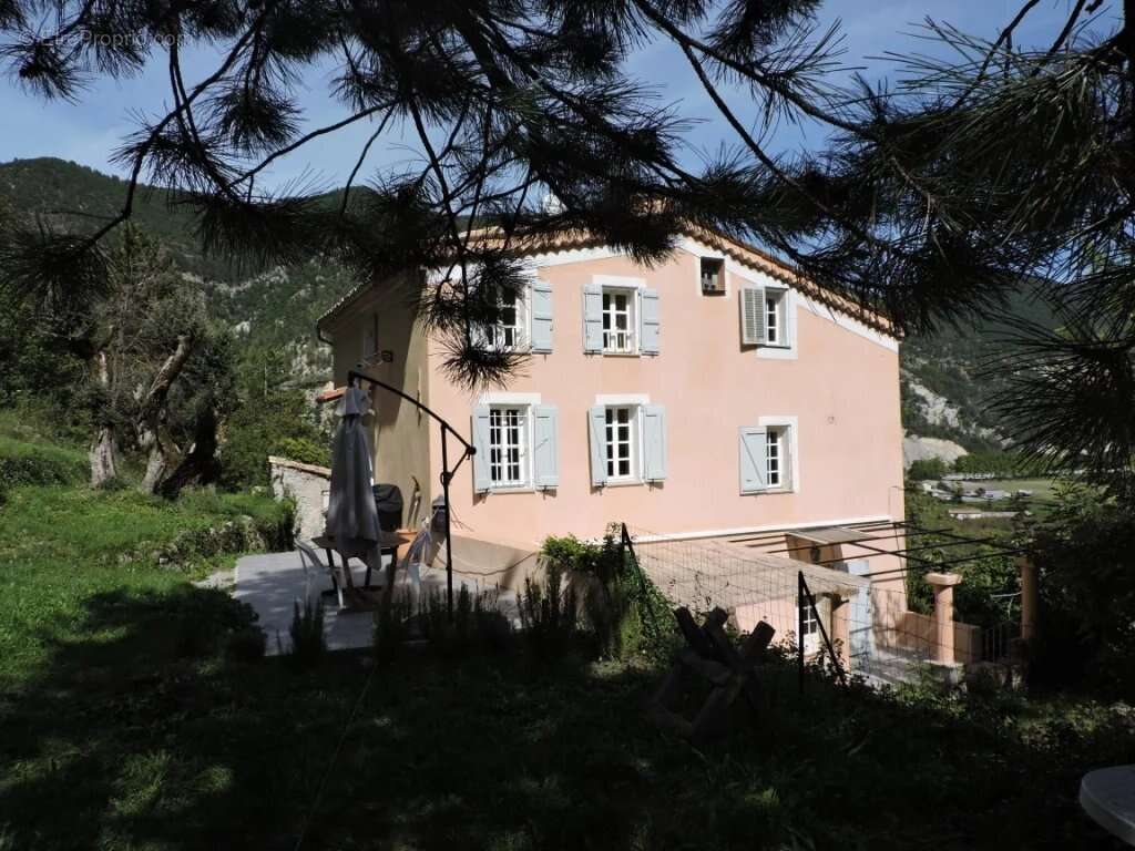 Maison à ENTREVAUX
