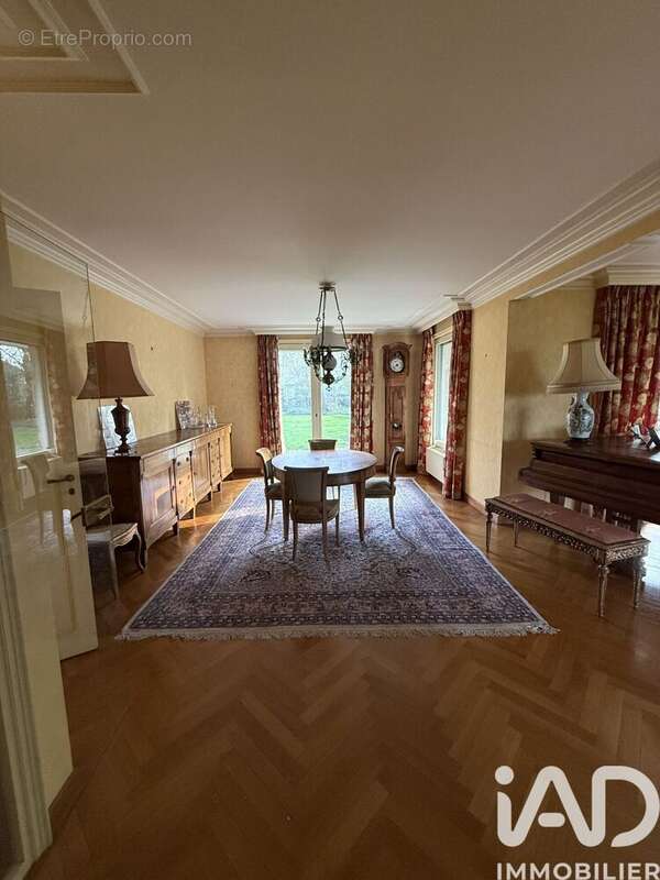 Maison 300 m² à Saint-Floris  - photo 8